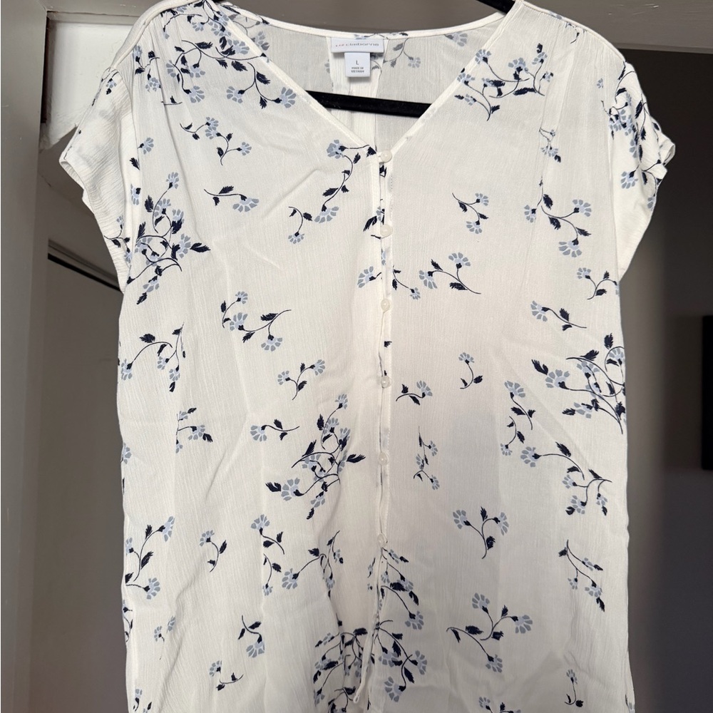 Liz Claiborne Cream V-Neck Cap-Sleeve Blouse with Navy Floral Print
